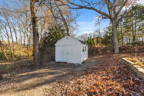 Exterior - 1 Oak Ln, Webster, MA 01570 photo 2 of 2