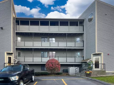 1195 Grafton St #2, Worcester, MA 01604
