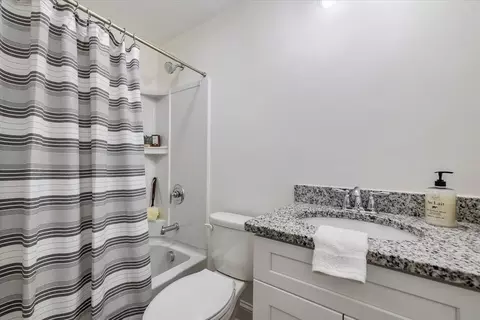 14 Benjamin Rd, Worcester, MA 01602 photo 5
