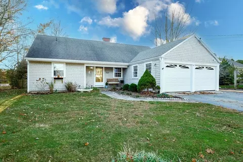 67 North St, Mattapoisett, MA 02739