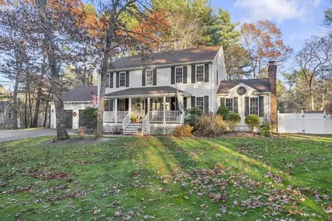 174 Rivers Edge Dr, Middleboro, MA 02346