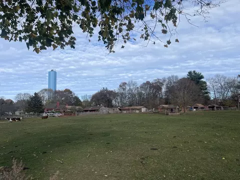 Exterior - 1789 Broadway, Raynham, MA 02767 photo 7 of 10