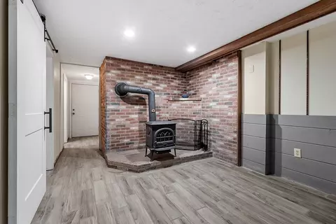 Entry Way - 167 Dunn Rd, Ashburnham, MA 01430 photo 2 of 2