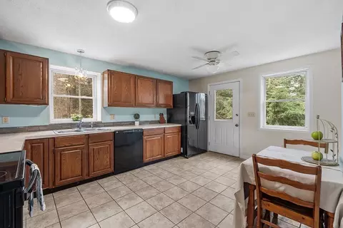 Kitchen - 167 Dunn Rd, Ashburnham, MA 01430 photo 1 of 5
