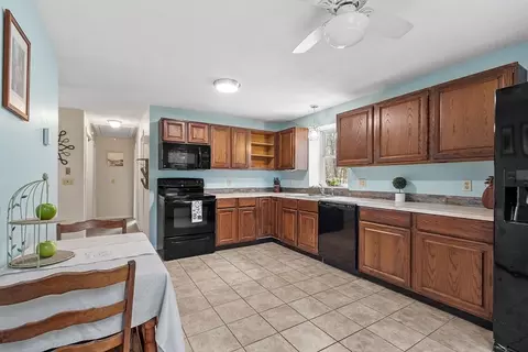Kitchen - 167 Dunn Rd, Ashburnham, MA 01430 photo 4 of 5