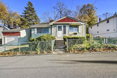 123 Pine Hill Cir, Waltham, MA 02451