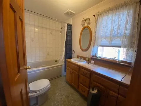 Bath - 248 Shute St, Everett, MA 02149 photo 2 of 2