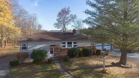 40 Hunthurst Cir, Worcester, MA 01602