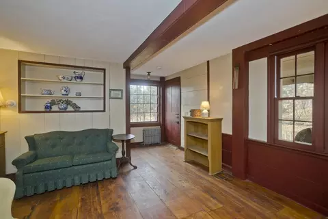 Entry Way - 121 North St, Whately, MA 01093 photo 3 of 4