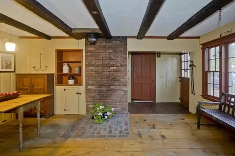 Entry Way - 121 North St, Whately, MA 01093 photo 2 of 4