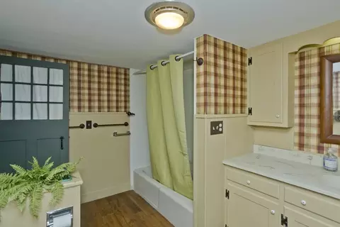 Bath - 121 North St, Whately, MA 01093 photo 2 of 4