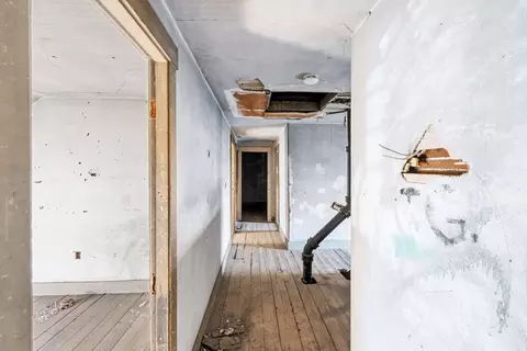 Entry Way - 173 Branch, Fall River, MA 02721 photo 1 of 2