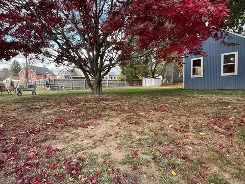 Exterior - 25 Main St, Sutton, MA 01590 photo 4 of 8