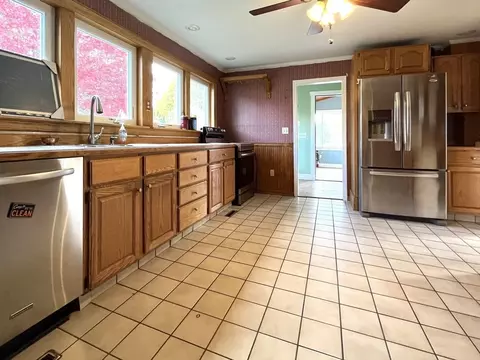 Kitchen - 25 Main St, Sutton, MA 01590 photo 2 of 2