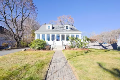 246 Village St, Medway, MA 02053