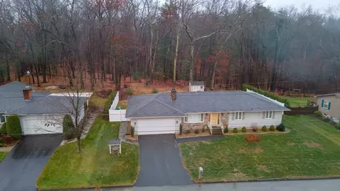 39 Labelle Cir, Chicopee, MA 01020 photo 5