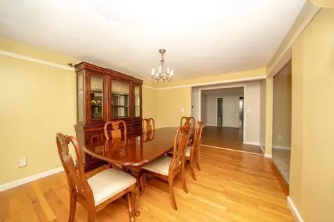 39 Labelle Cir, Chicopee, MA 01020 photo 12