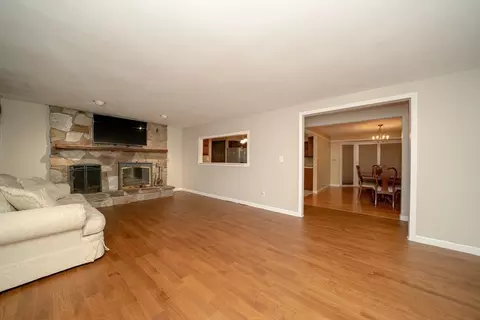 39 Labelle Cir, Chicopee, MA 01020 photo 6