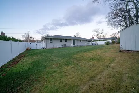 39 Labelle Cir, Chicopee, MA 01020 photo 34