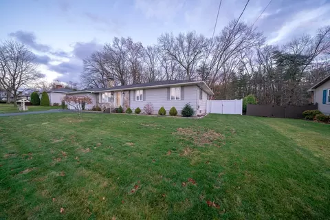39 Labelle Cir, Chicopee, MA 01020 photo 4