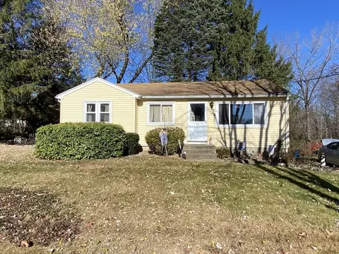 11 Jensen St, Belchertown, MA 01007