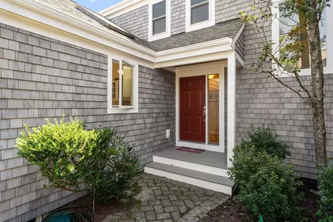 8 Hutchens Mews #8, Plymouth, MA 02360