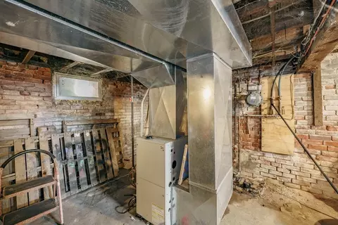 Entry Way - 452 Franklin St, Springfield, MA 01104 photo 2 of 2