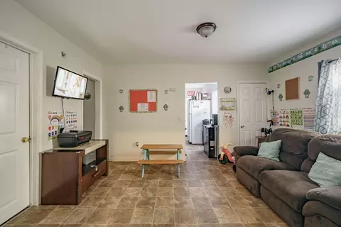 Entry Way - 452 Franklin St, Springfield, MA 01104 photo 1 of 2
