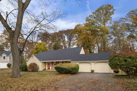 5 Greenwood Rd, Reading, MA 01867