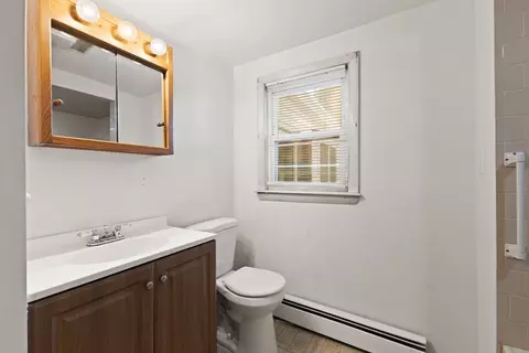 Bath - 53 Forge Rd, Freetown, MA 02702 photo 1 of 1