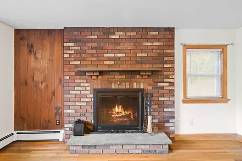 Living - 53 Forge Rd, Freetown, MA 02702 photo 4 of 8