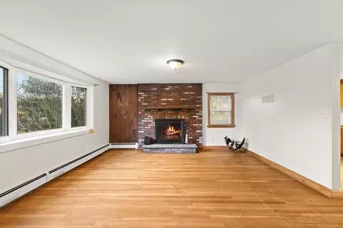 Living - 53 Forge Rd, Freetown, MA 02702 photo 2 of 8