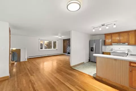 Living - 53 Forge Rd, Freetown, MA 02702 photo 5 of 8