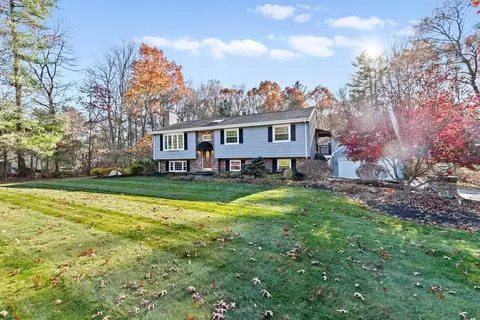 6 Suzanne Dr, Freetown, MA 02702