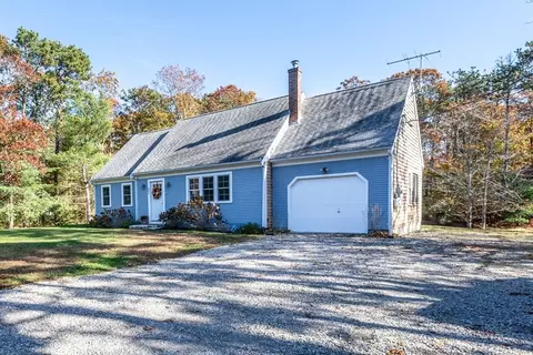 686 Phinneys Ln, Barnstable, MA 02632