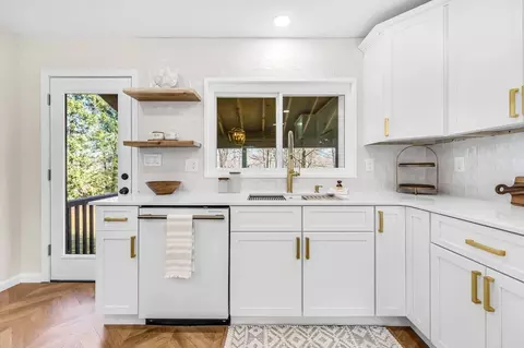622 Prospect St, East Longmeadow, MA 01028