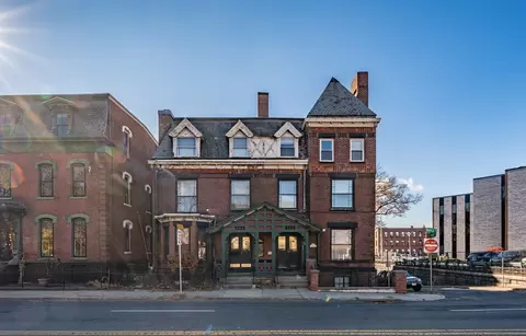 78 Maple St, Springfield, MA 01105
