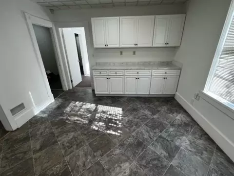 78 Maple St, Springfield, MA 01105 photo 9