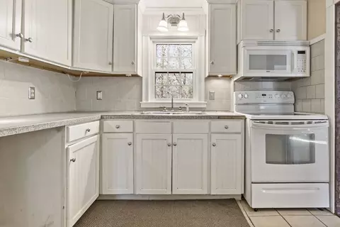 8 Gorham St, Rehoboth, MA 02769 photo 5