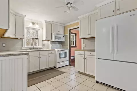 8 Gorham St, Rehoboth, MA 02769 photo 4