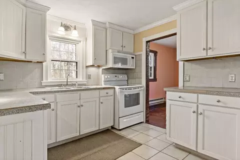 8 Gorham St, Rehoboth, MA 02769 photo 3