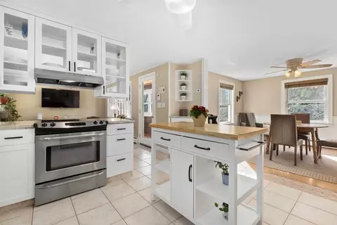 Kitchen - 2 Silvermine Rd, Boxford, MA 01921 photo 4 of 4