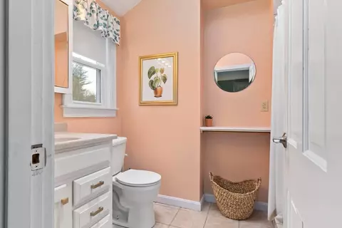 Bath - 2 Silvermine Rd, Boxford, MA 01921 photo 2 of 4