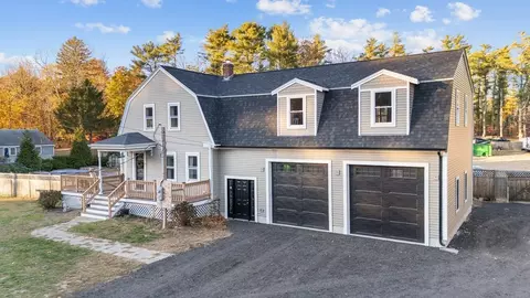 84 Taunton St, Lakeville, MA 02347