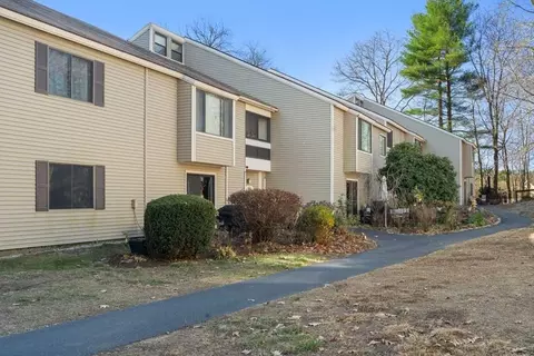 8 Thayer Pond Dr #1, Oxford, MA 01537