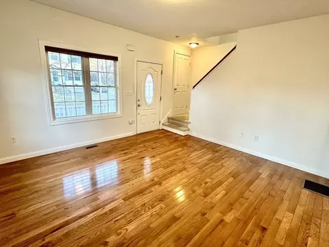 14 Enid St, Worcester, MA 01604 photo 5