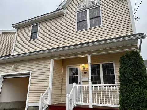 14 Enid St, Worcester, MA 01604 photo 2