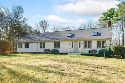17 Park St, Mendon, MA 01756