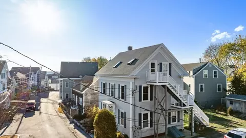24 Taylor St #2, Gloucester, MA 01930 photo 5