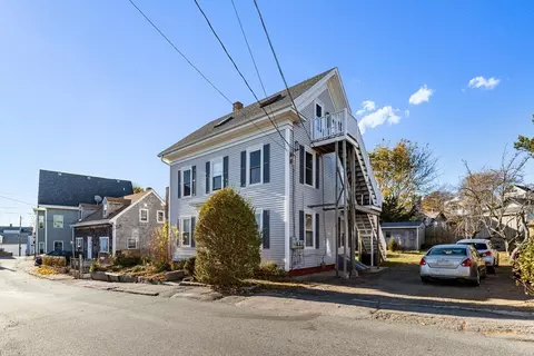 24 Taylor St #2, Gloucester, MA 01930 photo 4